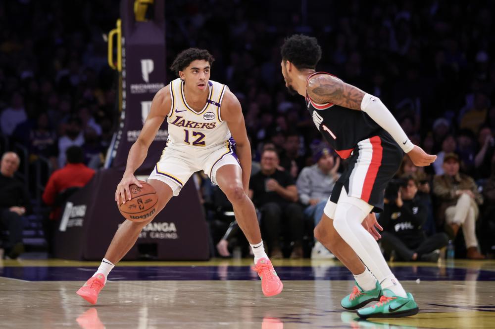 坚持认为 坚持认为