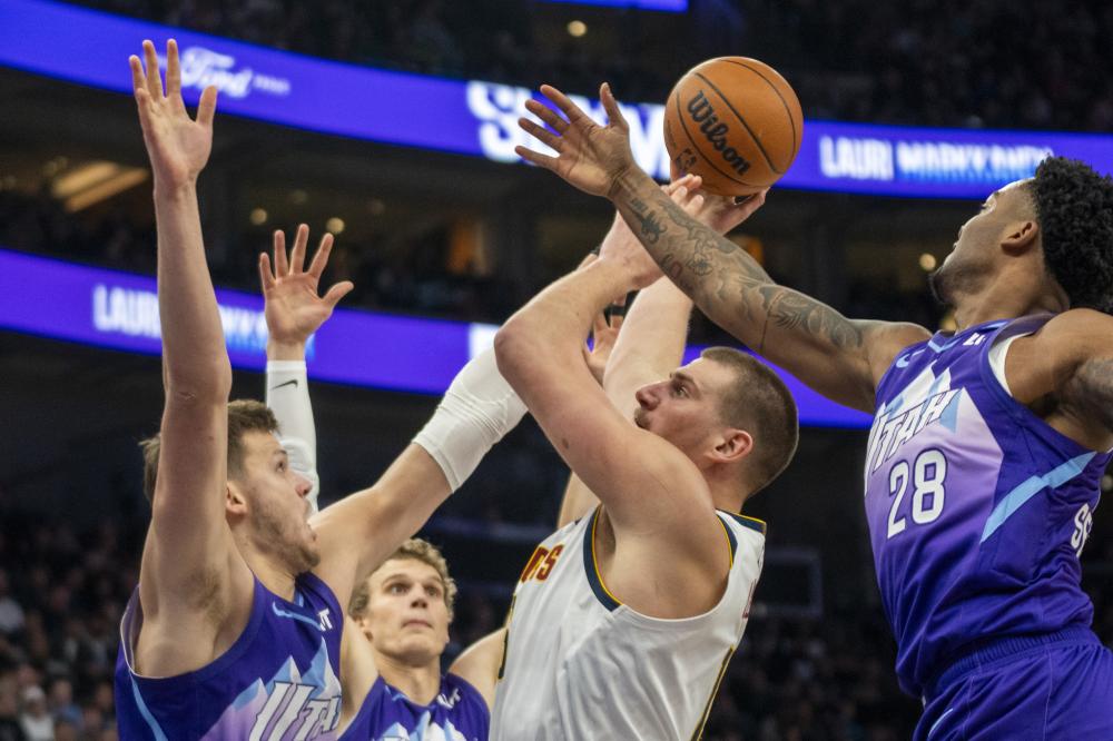 她再次面临 她再次面临