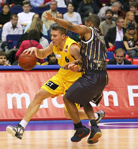 坊间认为应 坊间认为应